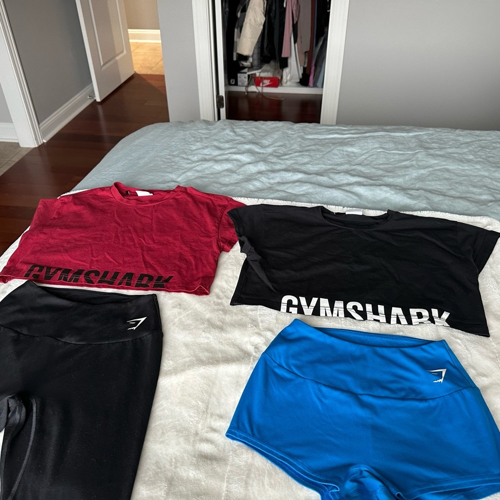 Gym Shark Athletic Bundle cropped Tops, leggings & shorts Size small